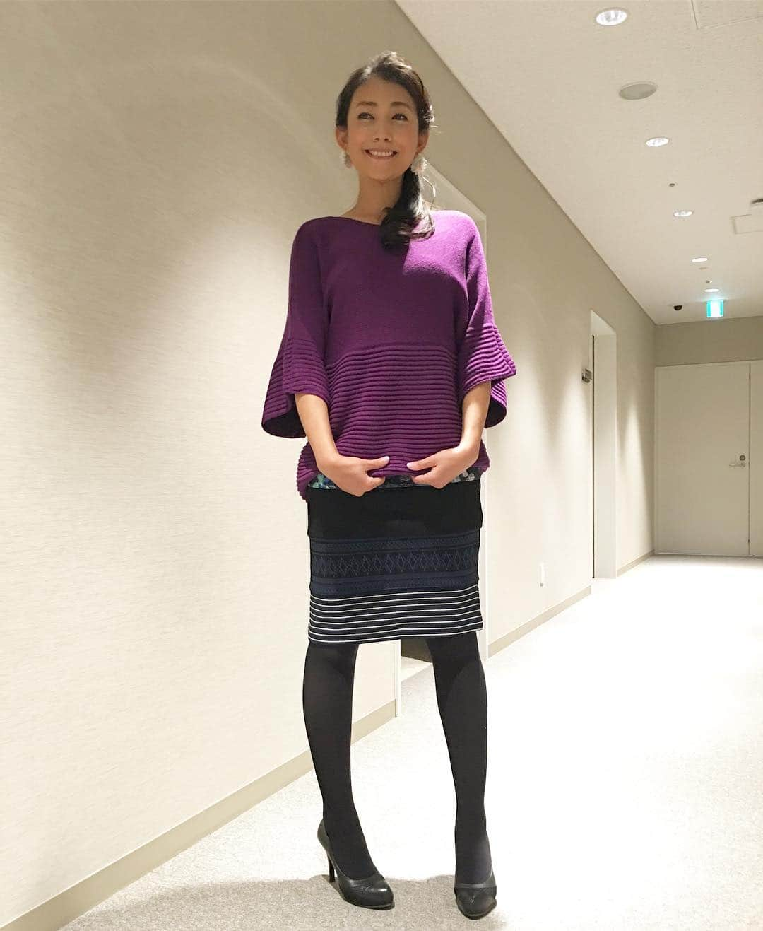 田中美里さんのインスタグラム写真 - (田中美里Instagram)「きょうのふく。  #purple#ニット#新鮮#タイトスカート #coola #COOLA#ootd#outfit#今日のコーデ#coordinate#fashion#内股 なっちゃった。 今日#テレビ東京 での#石川五右衛門 20時からうちの息子五郎市が、、、😱是非観てね♡  #田中美里」11月25日 17時33分 - misatotanaka77