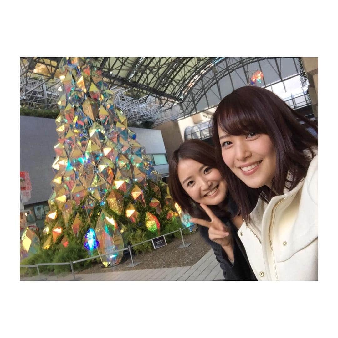 白石小百合さんのインスタグラム写真 - (白石小百合Instagram)「🎄🎄🎄 後輩のすみアナと ランチ帰りにみつけた クリスマスツリー💖 #ランチ #後輩 #鷲見玲奈 #クリスマスツリー #🎄#冬の思い出 #六本木 #もうすぐクリスマス… #サンタ待ち #lunch #christmastree」11月25日 23時22分 - sayurishirais