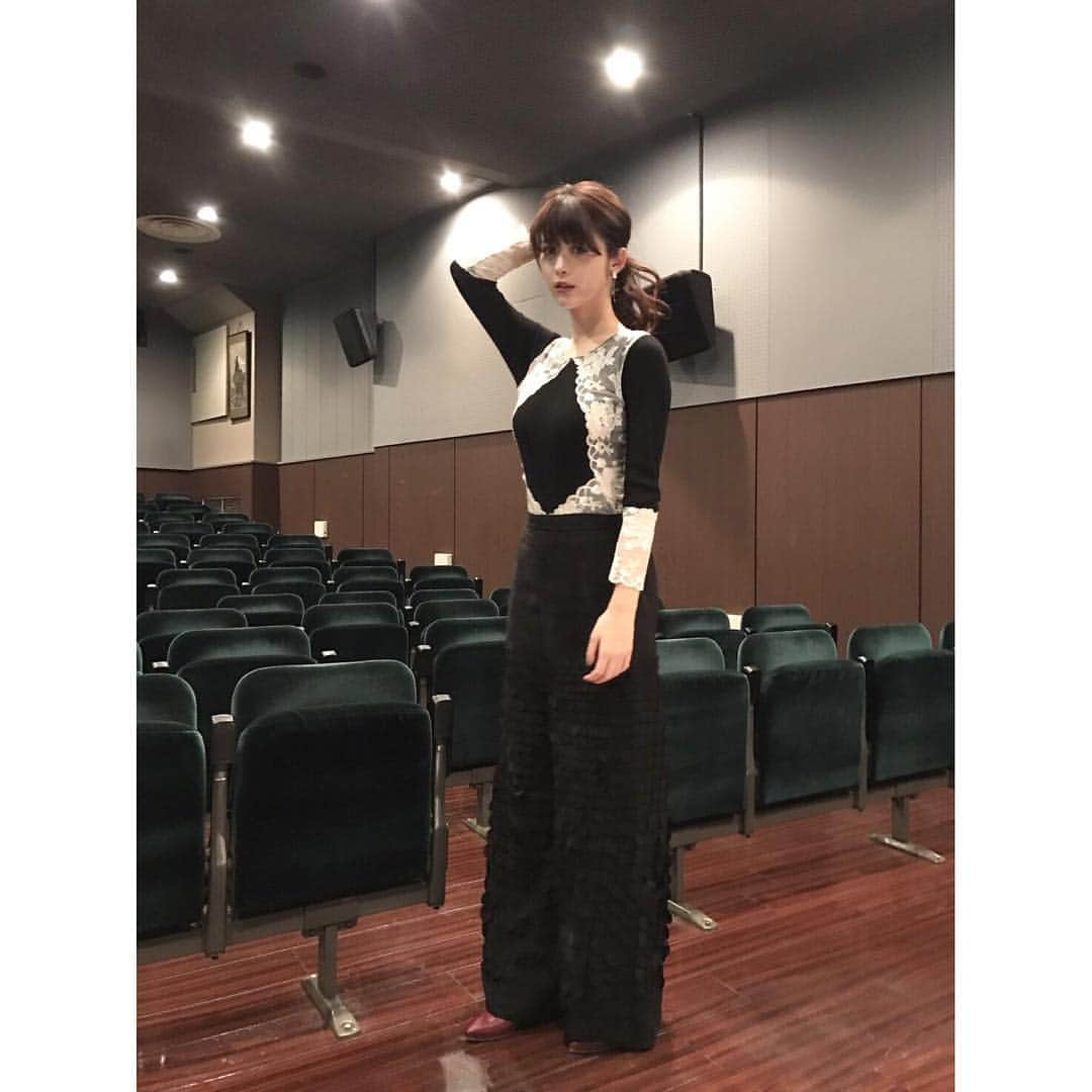 馬場ふみかさんのインスタグラム写真 - (馬場ふみかInstagram)「. シネ・ウインド 衣装  tops,pants... #theatreproducts shoes... #sellenatela pierce... #imac  #ig」11月26日 13時40分 - fumika_baba