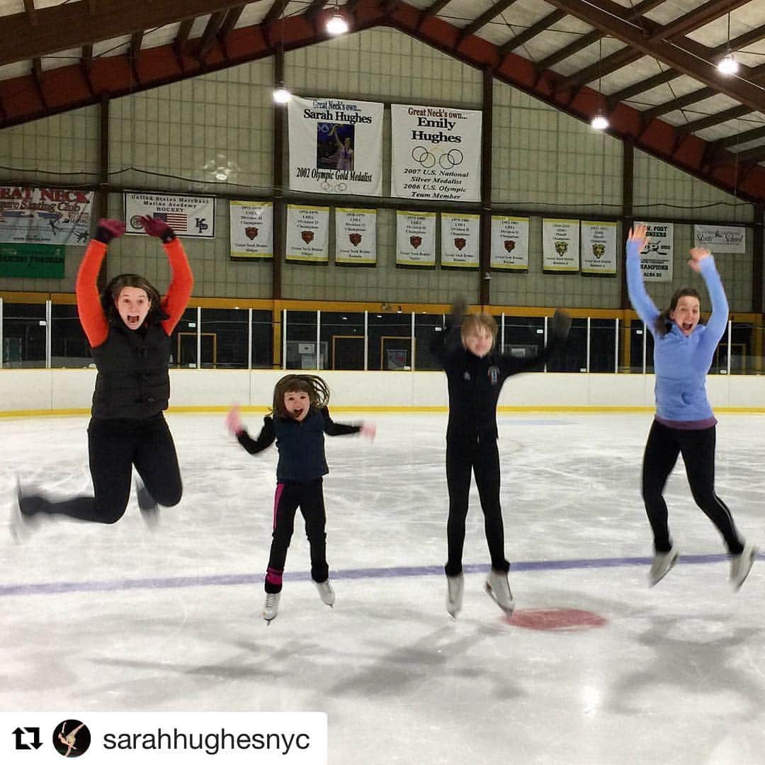エミリー・ヒューズのインスタグラム：「#Repost @sarahhughesnyc with @repostapp ・・・ Sisters & sisters ❄️⛸❤️💙👯 #nieces」
