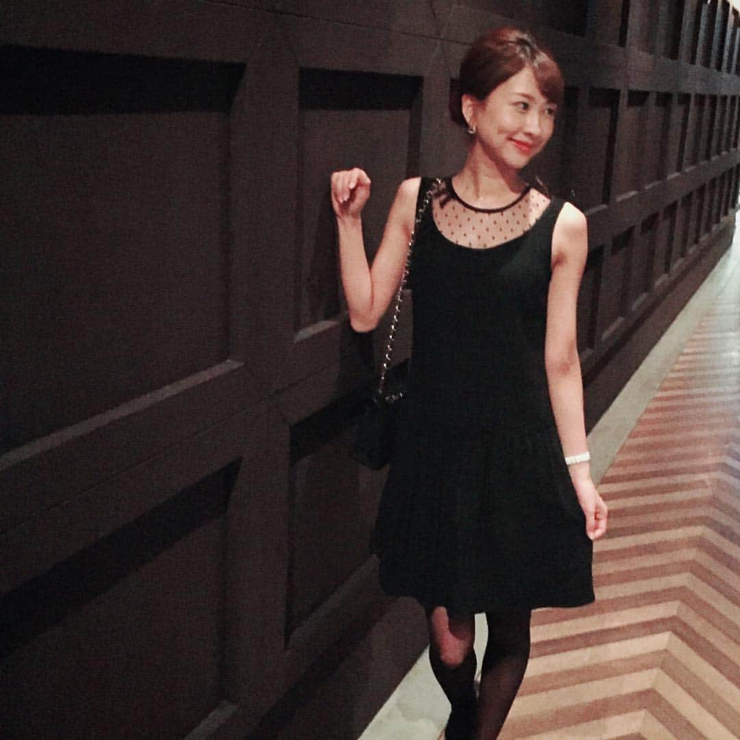 澤田南のインスタグラム：「結婚式の二次会でした⋆︎* 最近おめでたい席が多くて幸せチャージしてまする♡ でも着るもの難民で困ってるのは内緒。 . #redvalentino #ワンピース #二次会コーデ」
