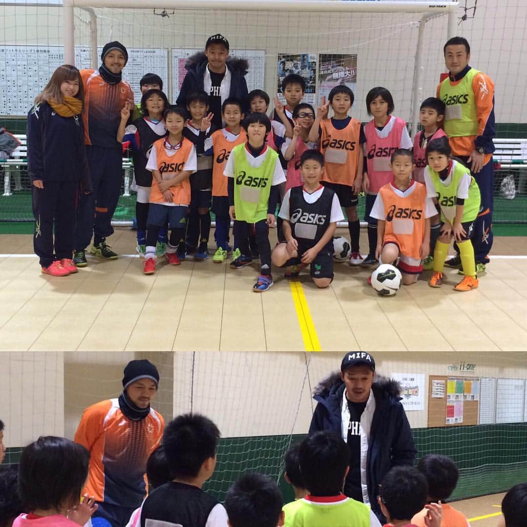 河合竜二さんのインスタグラム写真 - (河合竜二Instagram)「息子の試合見に行ったら横で伸二がスクールしてたので見に行って来ました。  伸二のプレーを間近で見て教えてもらえる子ども達は本当に幸せですね。  Suna×Shinji Soccer Schoolの皆様ありがとうございました。  #小野伸二オーレ」11月27日 12時48分 - ryuji.kawai444