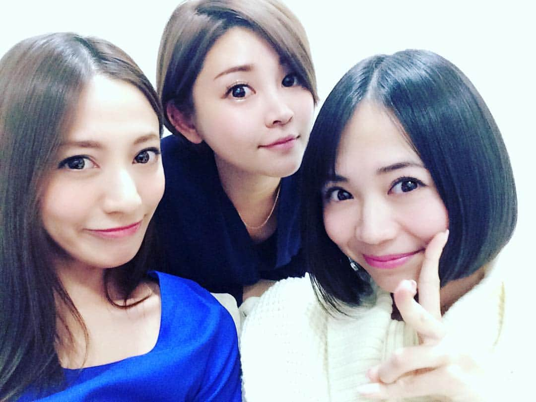 山名裕子さんのインスタグラム写真 - (山名裕子Instagram)「お家で鍋しながらずっとお話し♡♡ 栄養摂りすぎたので身体動かします✨  #れたしゃぶ#梅しそ#鍋#🍲#女子会#ガールズトーク#落ち着くメンバー#トランプ#〆はチーズリゾット#栄養満点#池田沙代#緑川静香#よく笑って#よく食べる#Instagram」11月27日 21時31分 - yukoyamana