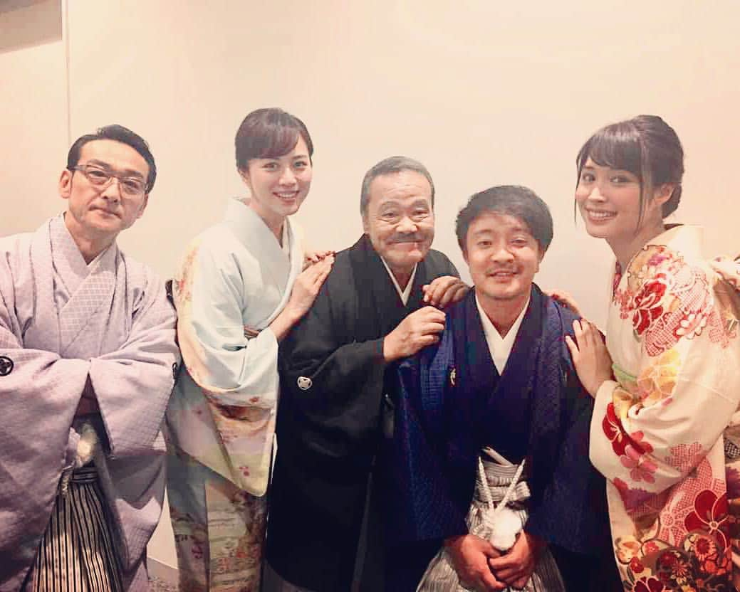 比嘉愛未さんのインスタグラム写真 - (比嘉愛未Instagram)「「釣りバカ日誌ＳＰ」1月2日夜9時〜OA📺💕 新年に初笑い⁉︎ にぜひご覧くださいませ🙌🏻✨ #釣りバカ日記 #テレビ東京 #1月2日夜9時〜 #新春らしくお着物で #最高なメンバー #久々に会えて嬉しかった🎶 #西田敏行さん #濱田岳くん #吹越満さん #広瀬アリスちゃん」11月28日 7時46分 - higa_manami