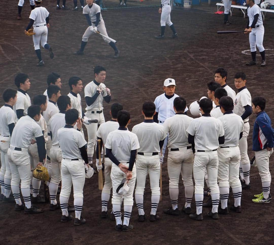 坂倉将吾のインスタグラム：「引退試合も終わり、高校野球がほんとに終わりました！！ 最後に監督さんにノックしてもらって、円陣で集まれてほんとに最高の1日でした！ 最高の指導者、最高の仲間に出会えたことが1番よかったと思います！！ 試合には来れなかったしんどー、幸次郎、がくゆう、大輔もその後には一緒に楽しめたからよかった☺️ これからもみんなで仲良く元気にやっていこ😁😁 ありがとうございました😂😂😂」