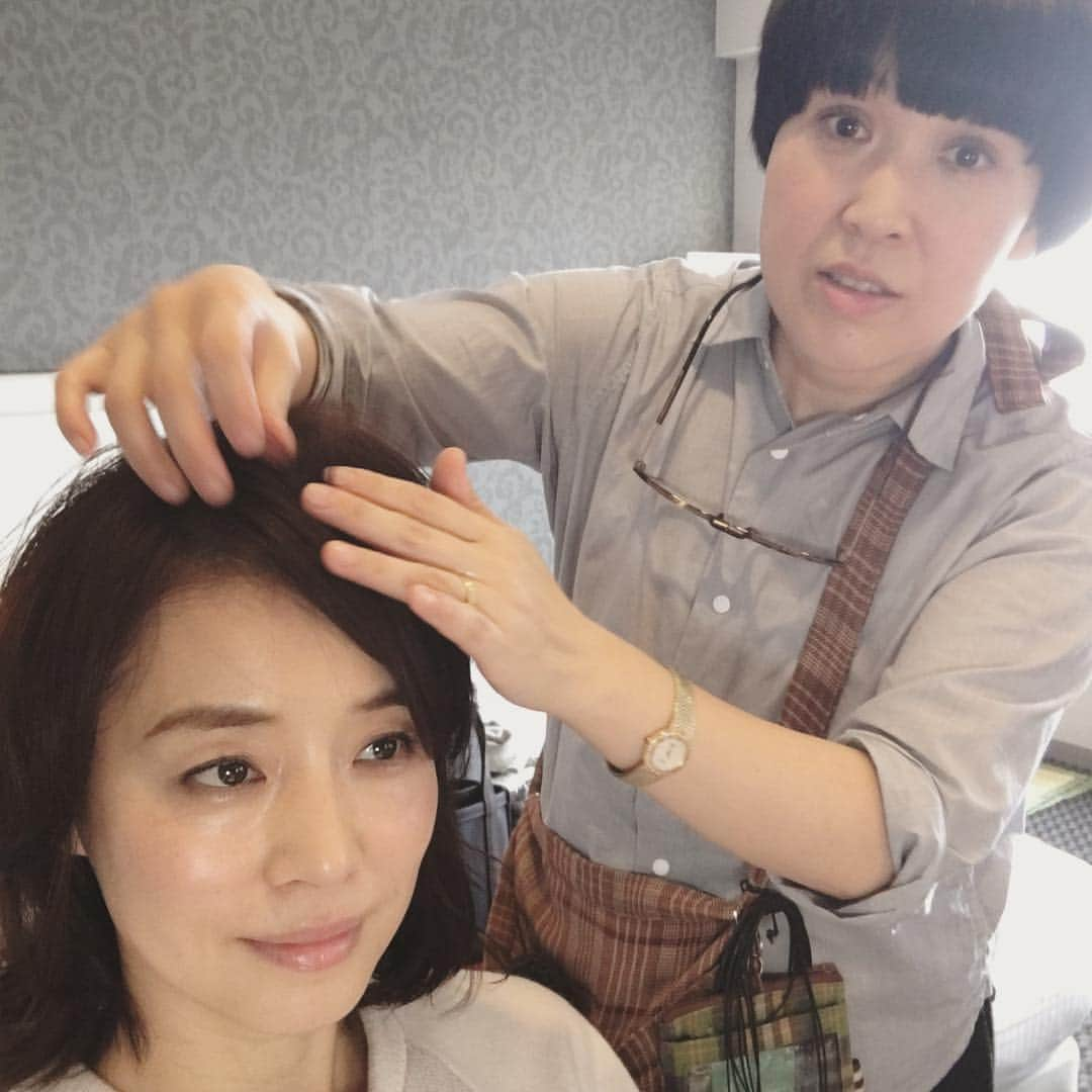 石田ゆり子さんのインスタグラム写真 - (石田ゆり子Instagram)「ヘアメイク松本直子 今日もがんばっています🐿✨ 今日も一日、楽しくやりましょう🦁」11月28日 10時33分 - yuriyuri1003