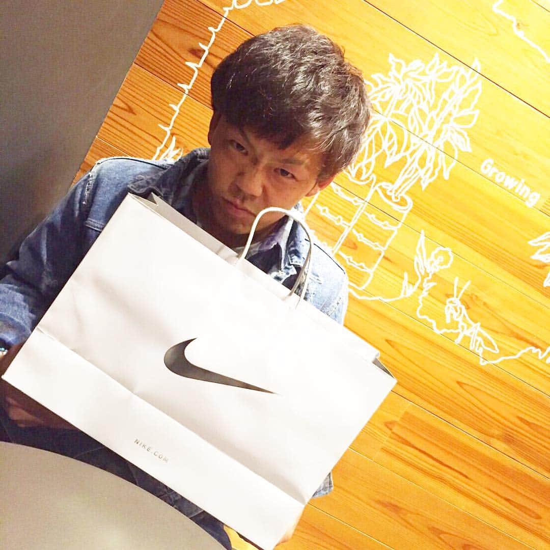 張本優大のインスタグラム：「ロックオンしてたJORDAN3げっとー🔥」