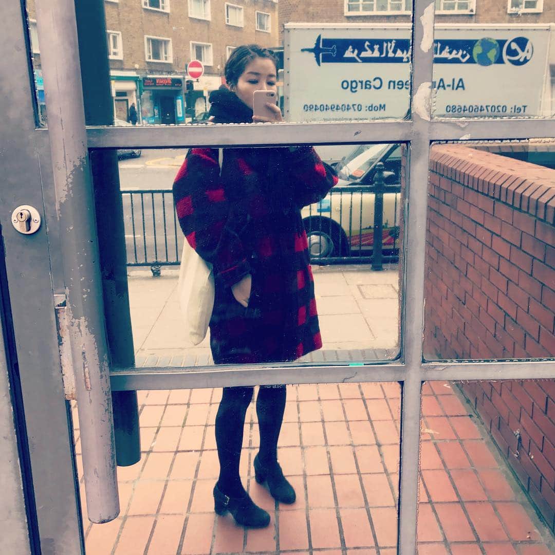 MEGのインスタグラム：「最近は、天気の良い日と雪が降りそうなくらい寒い日が半々で続きます。今日は晴れてるー☀️」