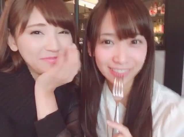 竹田愛のインスタグラム：「おはよーん♡ 今日は朝からローケ♪♪ いいお天気だけど風がつめたーい！ カイロ忘れちゃったから気合いでがんばるーんᕦ(ò_óˇ)ᕤ“ #goodmorning #gm #shooting #撮影 #ロケ #極度の寒がりには #ロケがツラい季節になってきたw #極暖のヒートテックと #大量のカイロで乗り切るw  #昨日のあーちゃんめーしゃん #yesterday #cafe #lunch #mercerbrunch  #ginza #love #friends #happy #enjoy #めぐあさき👭」