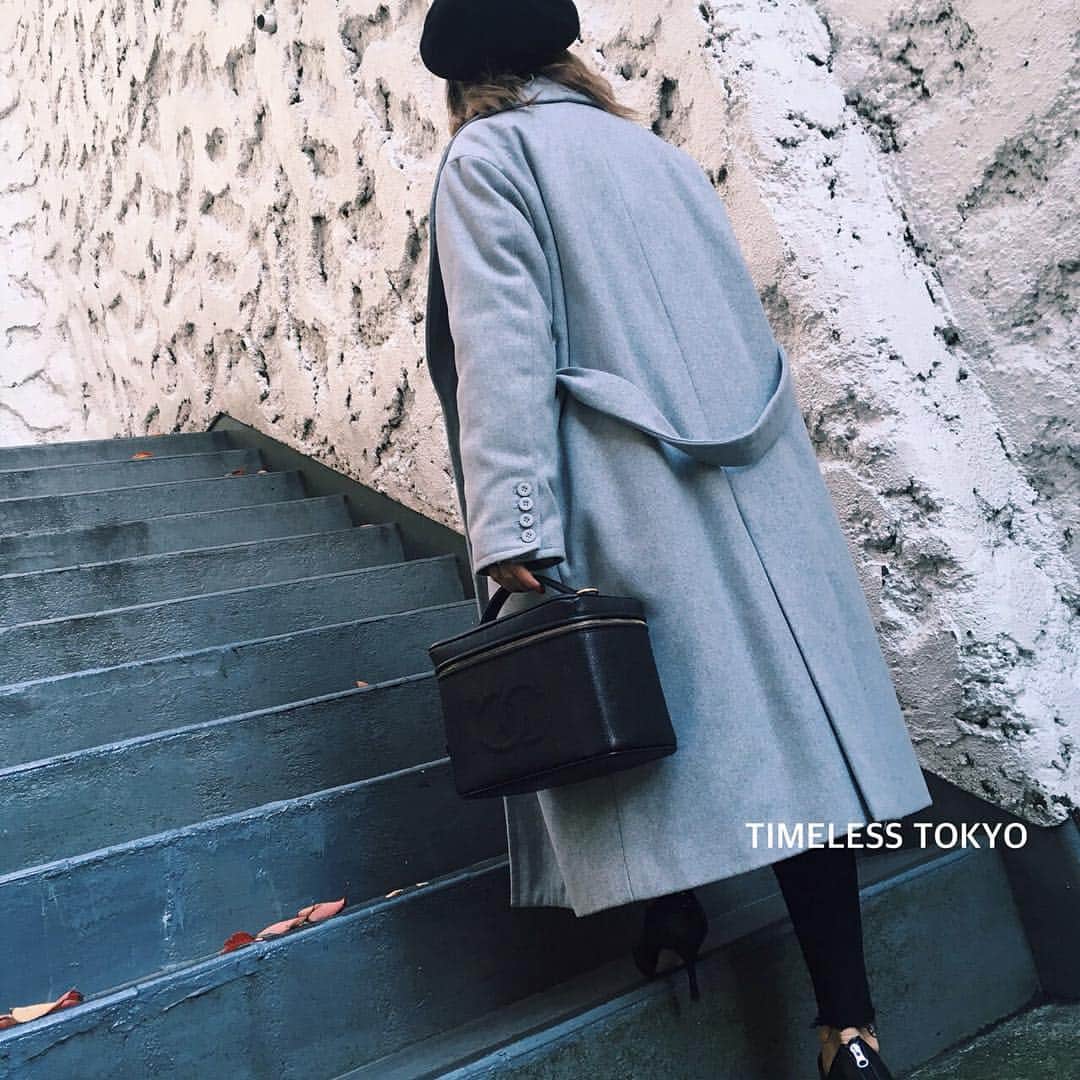 Paula’sさんのインスタグラム写真 - (Paula’sInstagram)「【CHANEL】 バニティバッグ ・ ストラップ付なのでショルダーとしてもお使いいただけます♡ ・ 詳細はWEBSHOPにて🔍 【UA4736】 ・ #TIMELESSTOKYO#TIMELESS#TOKYO#vintage#vintageshop#select#vintagestyle#fashion#style #CHANEL#HERMES#LOUISVUITTON#SaintLaurent#YSL#CELINE#FENDI#chromehearts#ootd#BALENCIAGA#シャネル#ルイヴィトン#エルメス#セリーヌ#サンローラン#ショルダーバッグ#ヴィンテージ#クリスマス#バニティ」11月29日 13時08分 - timelesstokyo_official