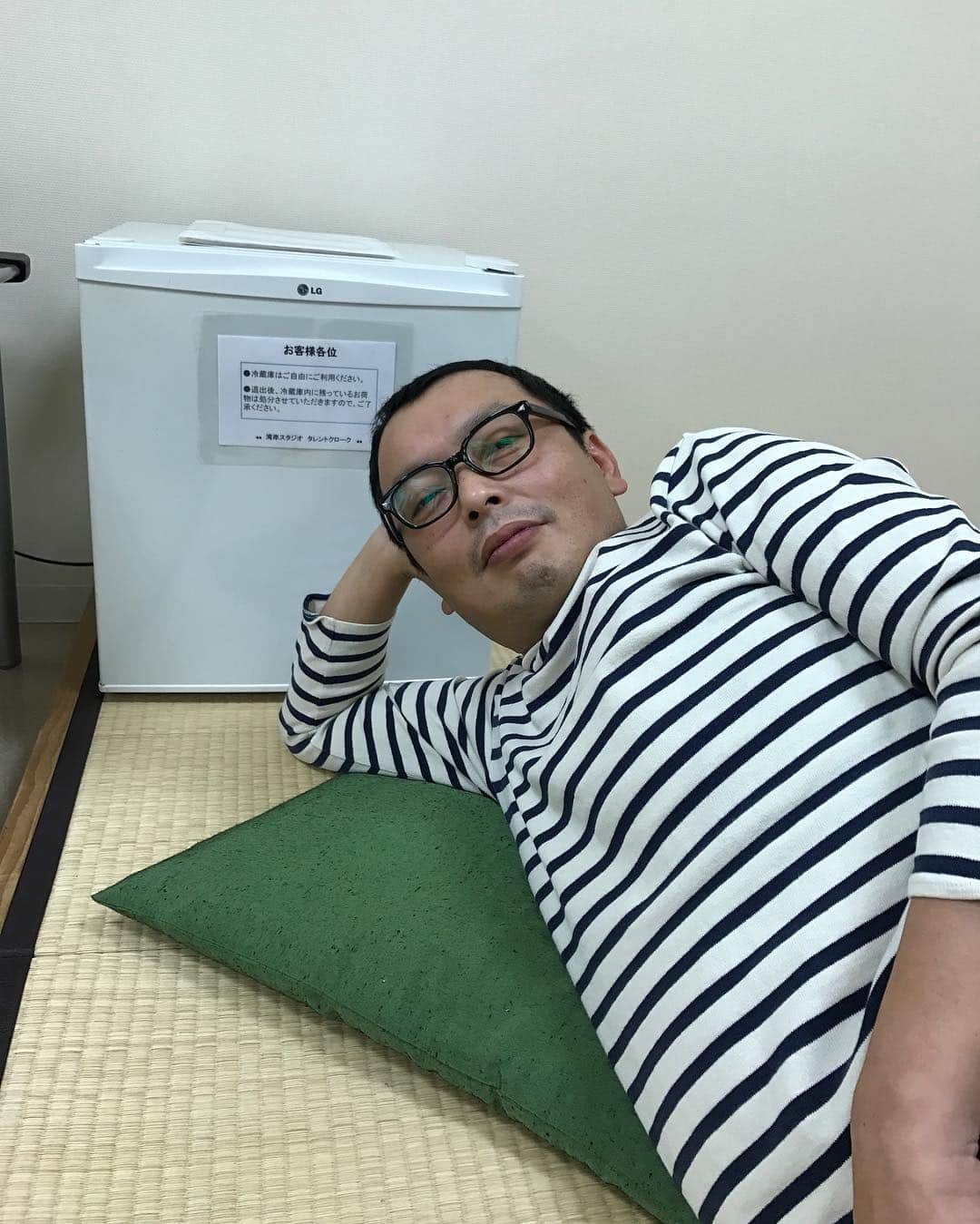 久保田和靖さんのインスタグラム写真 - (久保田和靖Instagram)「#ギャオでM-1みながらブツブツ言うてはる」11月29日 13時39分 - kubotakazunobu