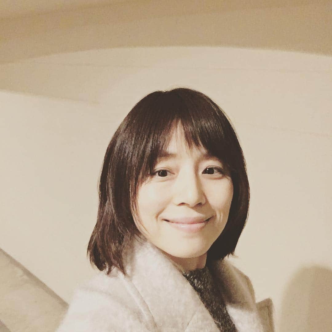 石田ゆり子さんのインスタグラム写真 - (石田ゆり子Instagram)「おほほのほ。 誰も見たいといってないのに 前髪をきった あたくし🙉」12月14日 21時48分 - yuriyuri1003
