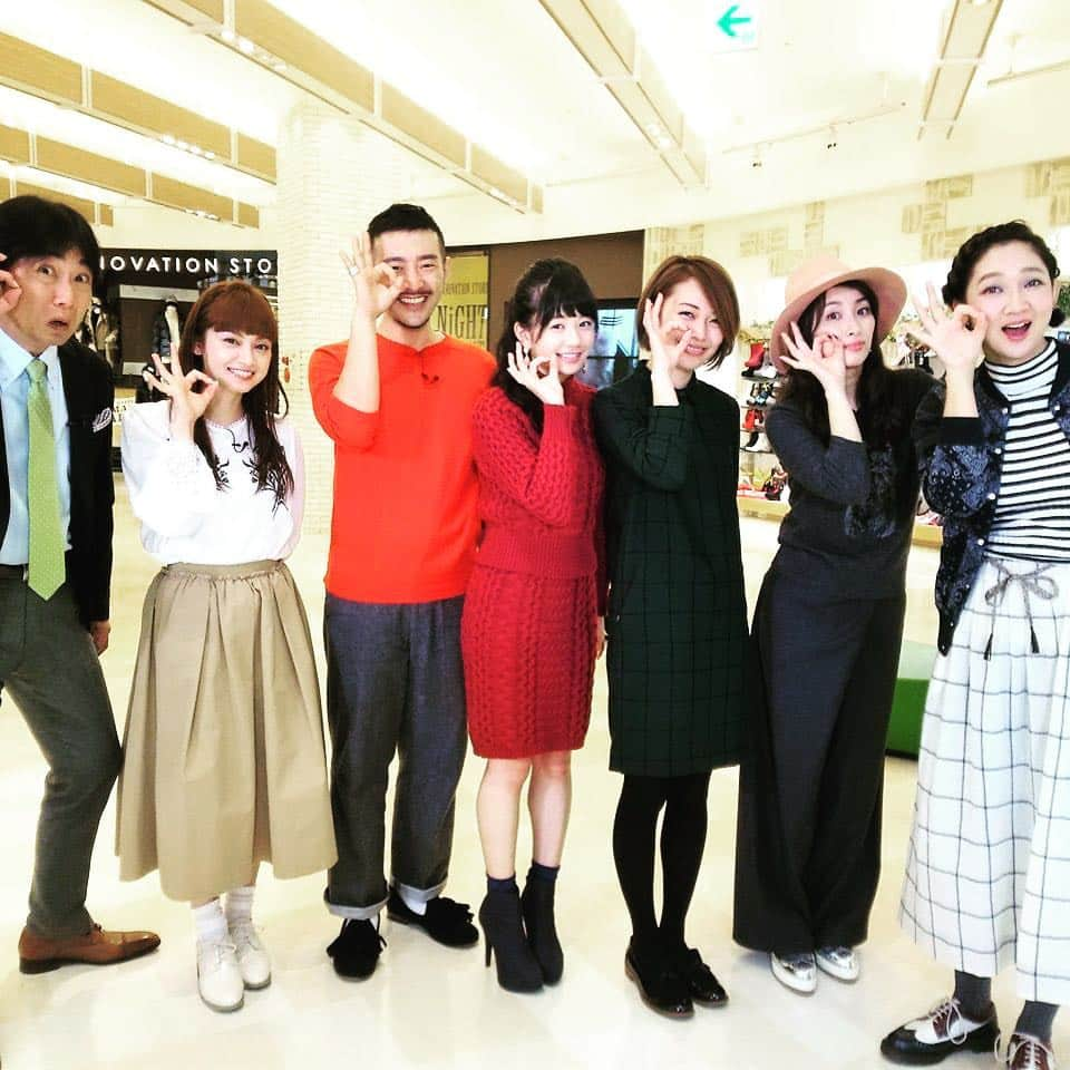 日本テレビ「ヒルナンデス！」さんのインスタグラム写真 - (日本テレビ「ヒルナンデス！」Instagram)「12月15日（木）ＯＡ「東京オシャレ探し」からのオフショット。 ダイバーシティ東京プラザの「イング」で今一番売れているアイテムを探します！ ゲストは坂下千里子さんと伊藤萌々香さん。 （C）日本テレビ #ヒルナンデス #東京オシャレ探し #平愛梨 #虻川美穂子 #坂下千里子 #伊藤萌々香 #小山田早織 #倉岡晋也」12月14日 15時05分 - hirunandesu_ntv_official