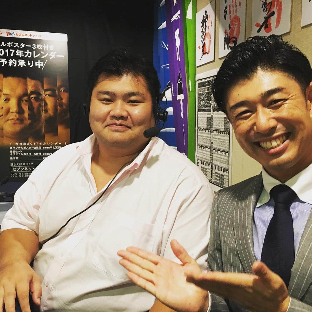 高橋大輔さんのインスタグラム写真 - (高橋大輔Instagram)「9月場所の実況 元小結・若荒雄 不知火親方と^ ^  年齢が近い事もあり、とてもフレンドリーにお話して下さいます！  #スポナビライブ #大相撲 #相撲」12月14日 17時12分 - daisuke_72