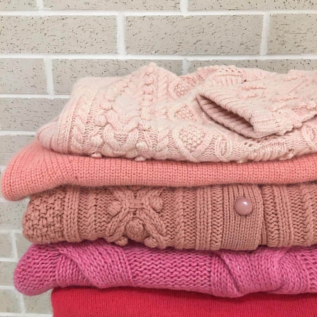 デイシーさんのインスタグラム写真 - (デイシーInstagram)「many pink knits… 💓💓💓 . #deicy #mecouture #deicynagoya #pink #knit #cableknit #cardigan #ootd #outfit #todayscode #coordinate #raccoon #raccoonknit」12月14日 20時24分 - deicy_official