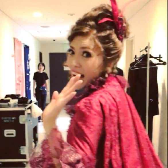 安蘭けいさんのインスタグラム写真 - (安蘭けいInstagram)「昨日、スカーレットピンパーネル大千秋楽でしたぁ🎊 劇場に来てくださった皆様、スカピンを愛してくださった皆様、ありがとうございました✨ また会いましょう❤️ #スカーレットピンパーネル  #千秋楽  #おめでとう  #エリザベートガラコンサート」11月30日 12時15分 - toko_aran