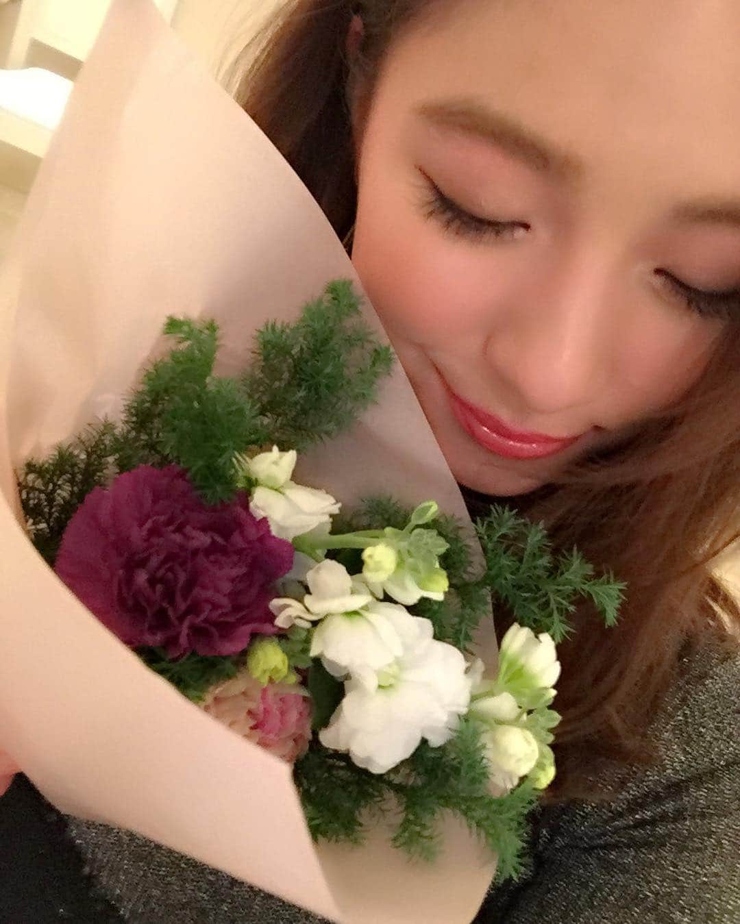 月島桃花のインスタグラム：「. パーティー中のコーデのコンテストで 賞を頂きました♥️♥️♥️ 嬉しくてドキドキが止まらなかった😢 幸せ極まりないです🙇🏻‍♀️💕💕 ありがとうございます❤︎❤︎❤︎」
