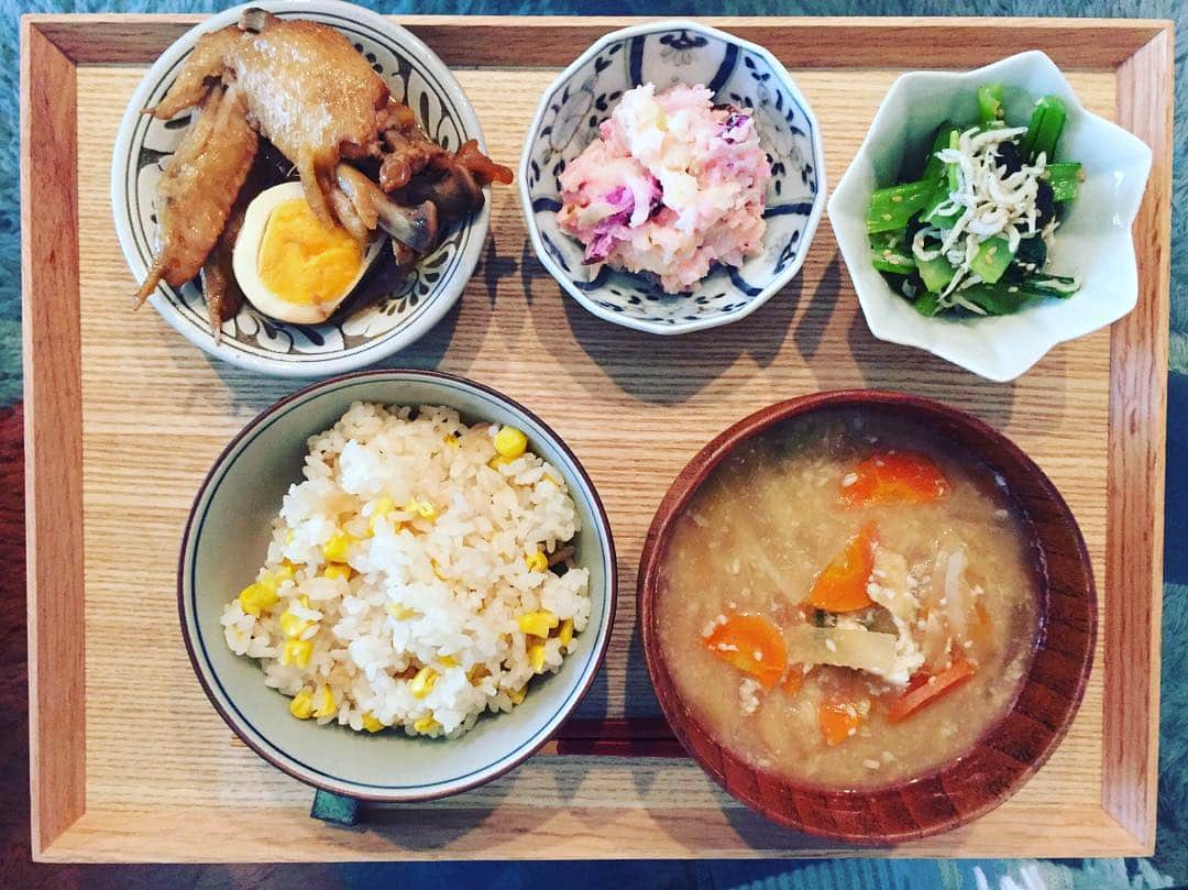 安田美沙子さんのインスタグラム写真 - (安田美沙子Instagram)「#instafood #みさこクッキング #残り物 #とうもろこしご飯 #粕汁 #お野菜たっぷり #新潟 主人の実家から送って頂いたジャガイモはポテサラに。冷凍のとうもろこし、酒粕を使いました。豆皿もっとほしいな💕」12月1日 13時28分 - yasuda_misako