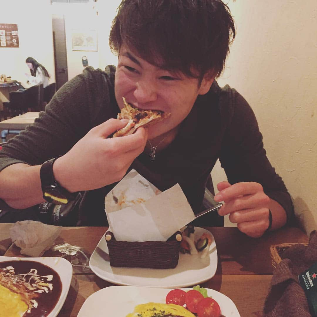 堀内汰門さんのインスタグラム写真 - (堀内汰門Instagram)「久しぶりの投稿✌️ しゅんとケバブ食べきた😊 #笠谷俊介 #ケバブ #オムライス #天神 #大名」12月1日 15時12分 - tamon0916