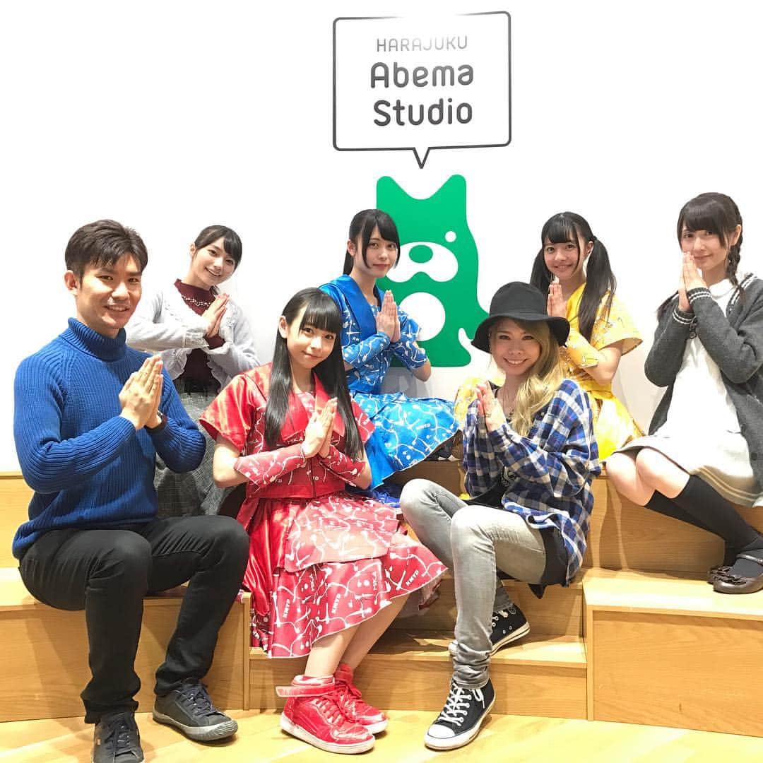 アニメぴあちゃんねるのインスタグラム：「昨日の「アニメぴあちゃんねる」ご覧頂きました皆様、ありがとうございました！！ ichigoさん(岸田教団& THE 明星ロケッツ)と神宿の羽島みきさん、羽島メイさん、一ノ瀬みかさんにゲスト出演して頂きました！  ゲストの皆 さんには、初公開を含む取って置きのかわいらしいデビュー前の写真を公開してもらいました！  さらに！神宿のセカンドシングル「カムチャッカ・アドベンチャー」のMVを世界最速公開しました！かわいらしくはしゃぐ姿が印象的でした！  この放送は、12/8木曜日までタイムシフト視聴が可能ですので、ぜひ見てみて下さい！インスタはリンク貼れないですが、こちらです。 http://sp.live.nicovideo.jp/gate/lv281943686  また、来週、番組のレポートをブロマガでアップするので、そちらもお楽しみに！番組中に撮影した写真をたくさん掲載しようと思っています！ http://sp.ch.nicovideo.jp/animepia/blomaga  ちなみに次回のゲストは牧野由依さんと、鈴木このみさんです！年内最後の放送となるので、ぜひ、皆さん、観て下さいね！ http://sp.live.nicovideo.jp/gate/lv283318918  では、また！！ #秦佐和子 #高野麻里佳 #美濃部達宏 #タカオユキ #アニメぴあ #ichigo #岸田教団 #岸田教団the明星ロケッツ  #神宿 #羽島みき #羽島めい #一ノ瀬みか」