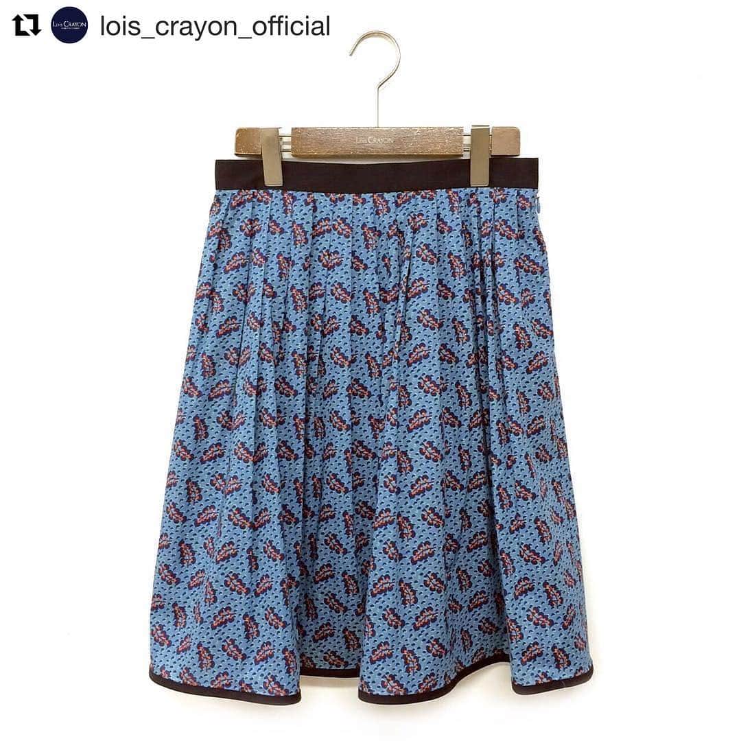 吉祥寺PARCOのインスタグラム：「【3階 ロイスクレヨン】  #Repost @lois_crayon_official with @repostapp ・・・ . 【“LIBERTY”print skirt】 《blue》 ¥18,000 +tax . #loiscrayon#LIBERTY#skirt#fashion #ロイスクレヨン#リバティ#スカート」