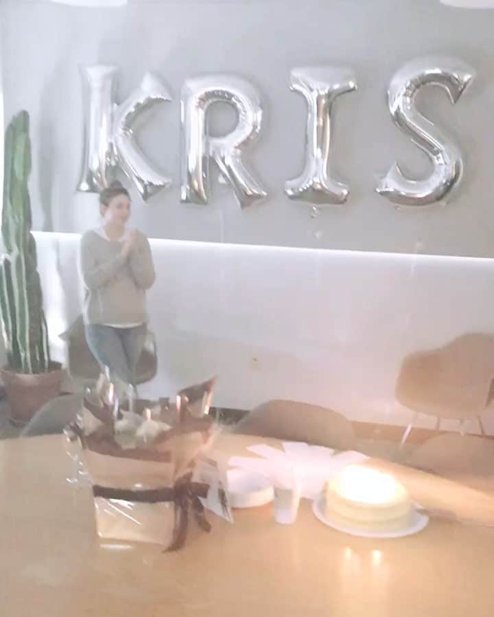 Kris Gottschalkのインスタグラム：「KRIS #balloons🎈 #cake🎂 and #flowers💐 😍😍😍😍 I can't say it often enough I love you guys ❤️❤️❤️❤️ @jonilaninyc @hookerthebooker @cunningbam @amianka_ @joopsch @elitenyc」