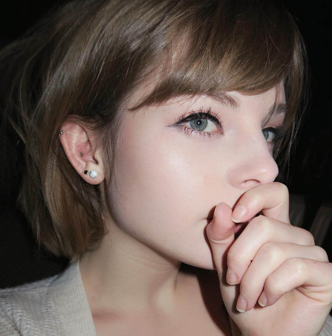 Ella Freyaのインスタグラム：「Humans are the virus the earth caught and we will propagate until we kill our host」