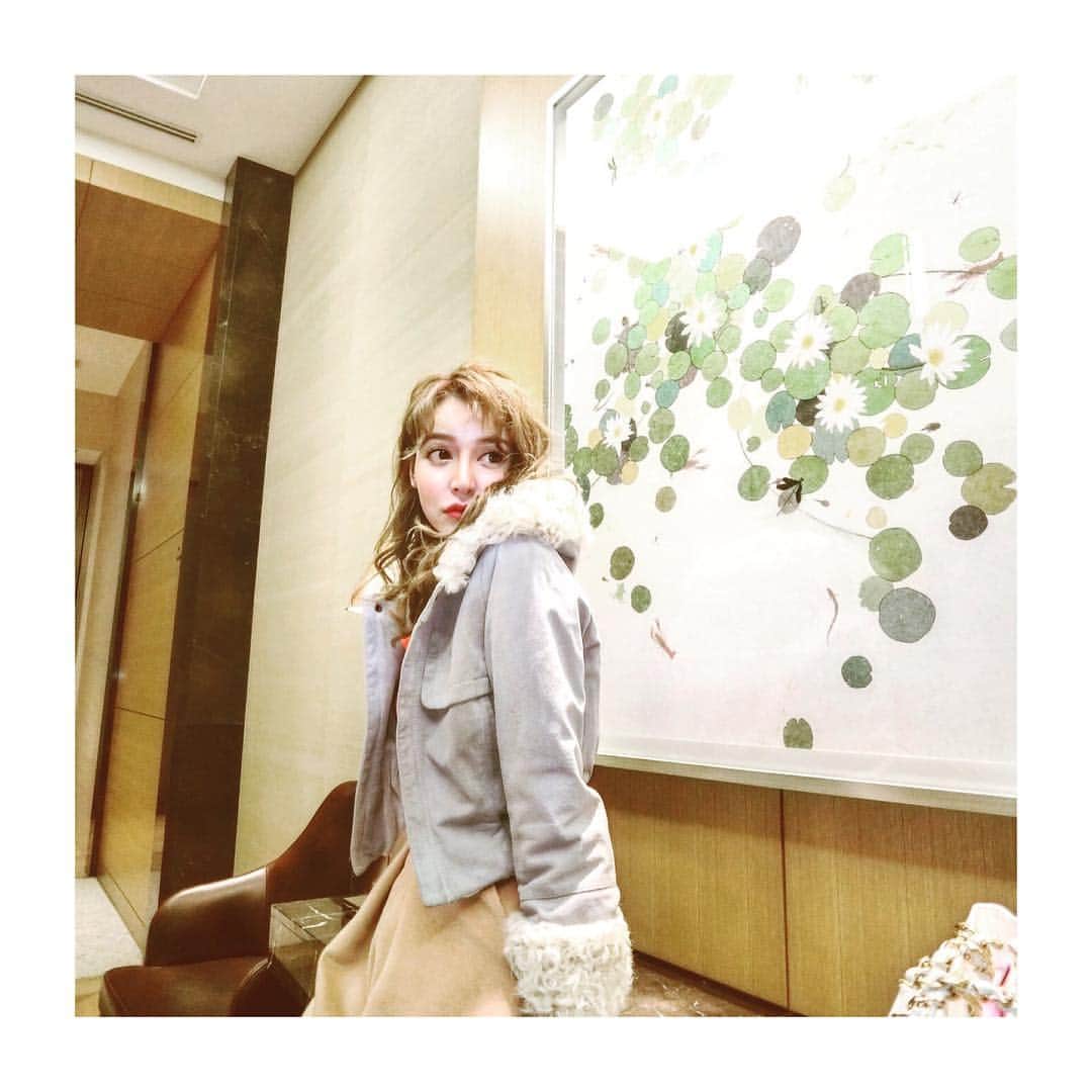 大沢ケイミさんのインスタグラム写真 - (大沢ケイミInstagram)「今日も暖かくて気持ちぃぃ〜🌞 #outfittoday#lilybrown#今日のコーディネート#東京ファッション」12月3日 11時04分 - keimy0609