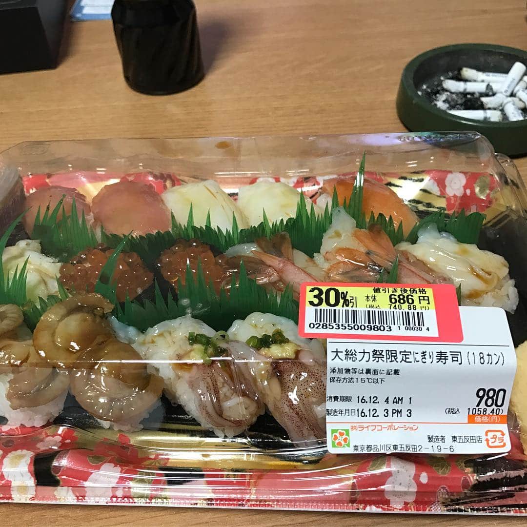 森田哲也さんのインスタグラム写真 - (森田哲也Instagram)「明日M-1の決勝なので景気づけに寿司を食べました。 万馬券狙ってきます。」12月4日 1時45分 - saraba_morita