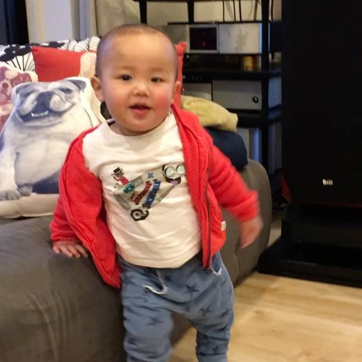 shin1ohnoのインスタグラム：「#dancing with #gangstarap #1歳児」