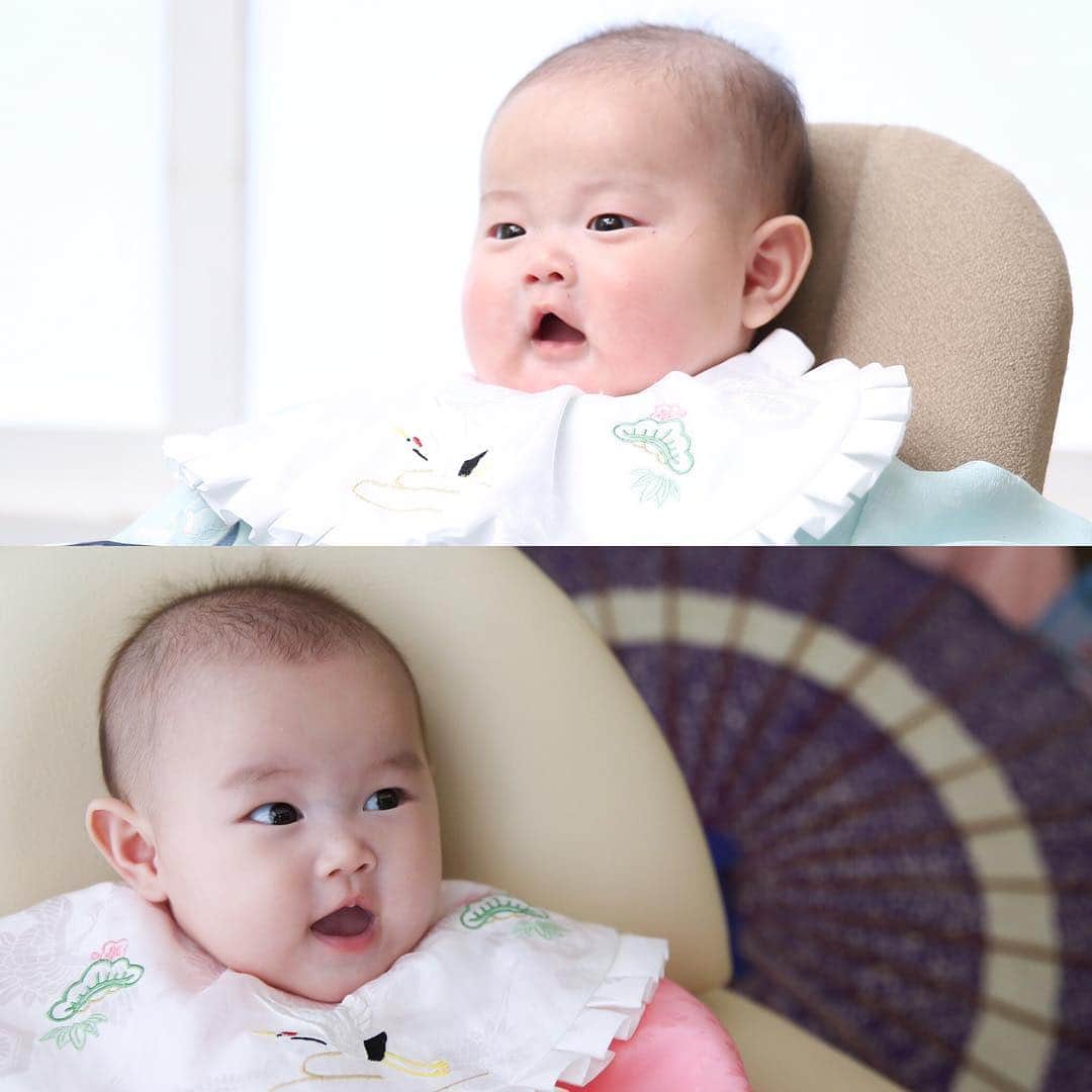 加織のインスタグラム：「3ヶ月の娘と息子👶🏻👶🏻 お耳が大きいのと鼻と(パパ似w)髪の毛が薄いのがそっくり❤️ww」