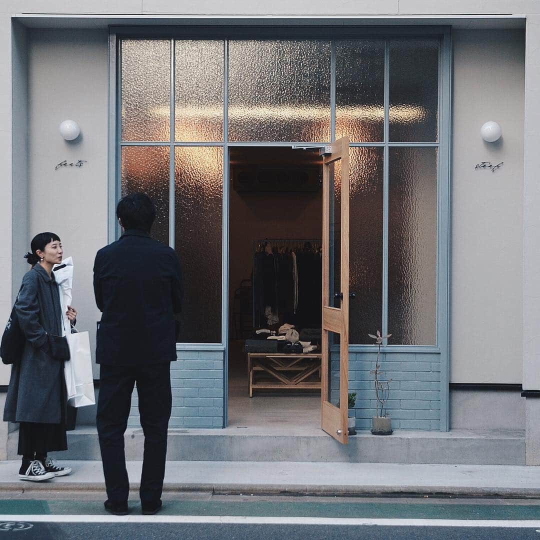 yukiのインスタグラム：「toffの次は祐天寺の feets / steef お店の前にいるお二人が絵になりすぎてたので 許可を取って撮らせていただきました #feets #steef」