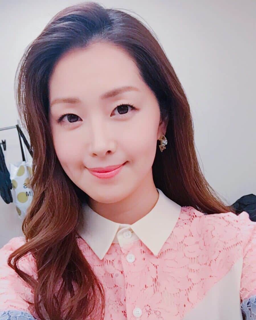 笛木優子のインスタグラム：「今日午後1時より  フジテレビ さまぁ〜ずの神ギ問 という番組に出まーす📺  ぜひ見て下さいね〜〜👍🏻😊 良い日曜日を💞」