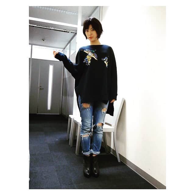 瀧本美織のインスタグラム：「tops可愛くてお買い取りしちゃった🤑スパンコールの鳥さん🐔✨ジーンズは私服のまま出ました😋 @grace_continental」