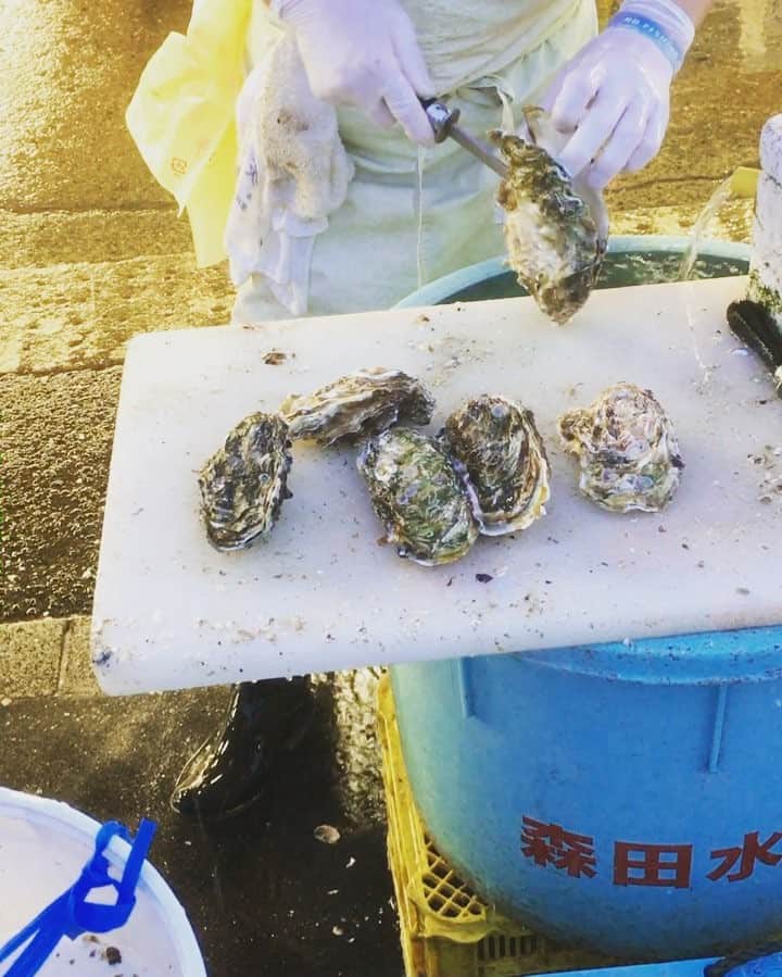 眞庭城聖のインスタグラム：「ナイスなオフ過ごしてます  #茨城ロボッツ #牡蠣 #大洗 #那珂湊 #32 #前田陽介 #27」