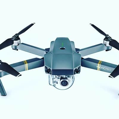 dronestagram6510のインスタグラム：「DJI Mavic Proは、プロペラを折り畳むと、ペットボトルほどの大きさになり、持ち運びがとても便利です。 新しいOcuSync伝送システムにより最大4kmの伝送距離を実現しました。 最大速度は時速65km、最大フライト時間は27分です。 3軸スタビライザーにより滑らかな4K動画の撮影が可能です。 ActiveTrack（アクティブトラック）やTapFly（タップフライ）などの機能を使うと、プロ並みの映像を簡単に撮影できます。 障害物検知システムは、冗長性を備えたセンサーにより、飛行の安全性や信頼性を高めました。GPSとGLONASSの両方を使用するので、屋内でも屋外でもビジョンポジショニングにより安定して飛行します。 スマートフォンで簡単にMavicの飛行や操作をおこなうことができます。」