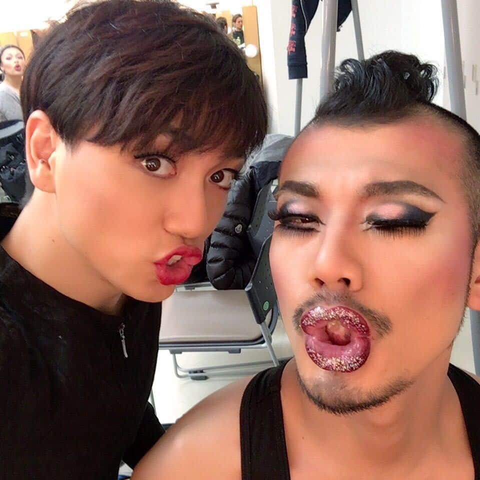 山崎育三郎さんのインスタグラム写真 - (山崎育三郎Instagram)「ミスアンダースタンディグのしゅんくん  実はミュージカル サビタ、StarSコンサート、振り付けでお世話になりました！  #ミュージカル #プリシラ #ミス・アンダースタンディング #ティック」12月5日 20時09分 - ikusaburo_yamazaki