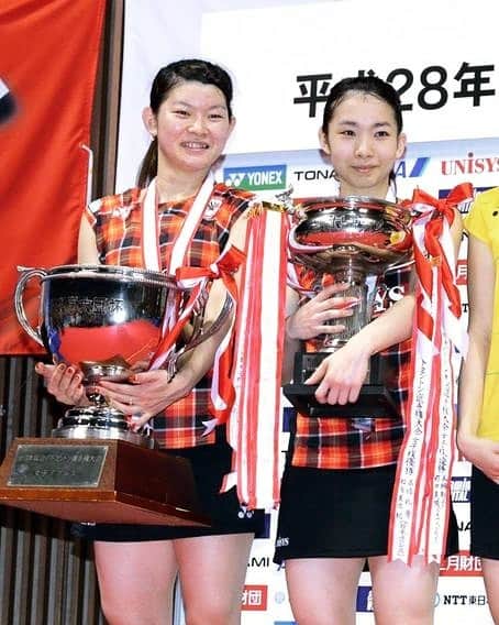 松友美佐紀のインスタグラム：「全日本総合バドミントン 2016  #ayakatakahashi #misakimatsutomo #全日本総合2016 #バドミントン」