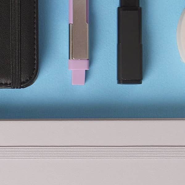 moleskine_jpのインスタグラム：「例えば、 #モレスキン の「プロフェッショナルノートブック」はレイアウトが特殊なノートブックなので、頭の中の情報や知識を整理し、目標を達成するのに役立ちますよ。 #moleskineJP」