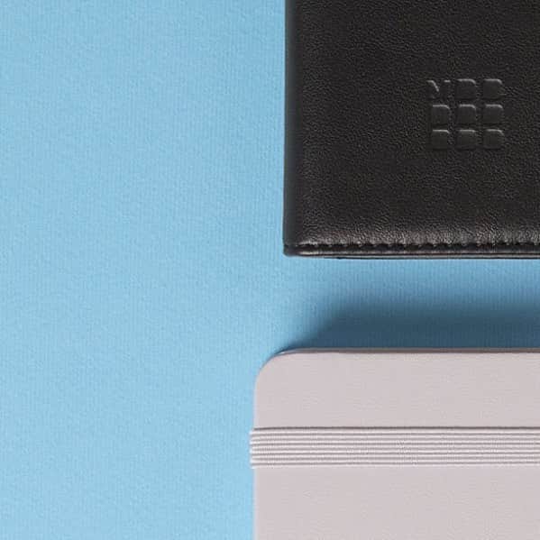 moleskine_jpのインスタグラム：「#モレスキン ではデジタルツールやモバイルアクセサリーを持ち運ぶための「ケース」も数多く取り揃えています。 #moleskineJP」