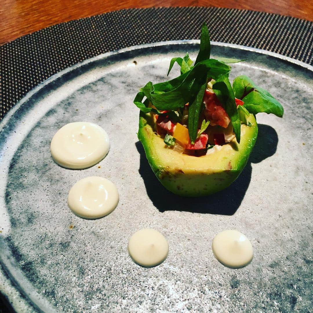 志摩有子さんのインスタグラム写真 - (志摩有子Instagram)「クリスタでランチ。前菜はロブスターとアボカドのサラダ。今日もおしゃべり全開。あら、もうこんな時間。」12月6日 16時07分 - ariko418