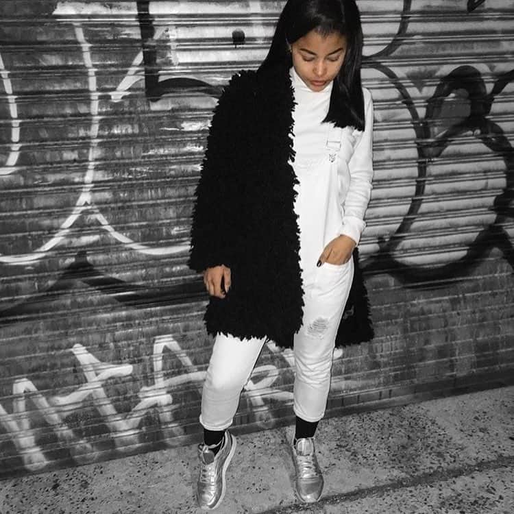 ヨアナバラシーさんのインスタグラム写真 - (ヨアナバラシーInstagram)「Love this look from the talented @ariana.ava #yoanabaraschi #fashion #design #blogger #onpoint」12月7日 6時09分 - yoanabaraschi