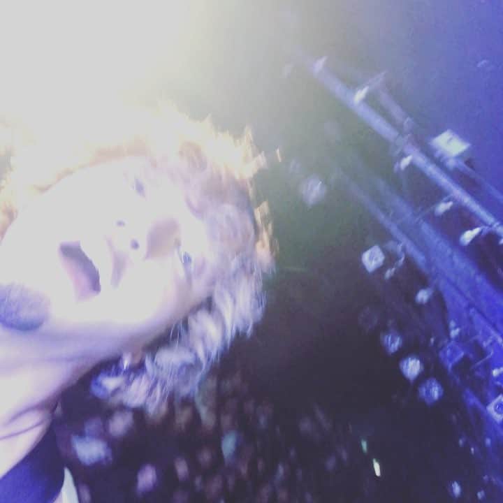 ヨシミナオヤのインスタグラム：「【今日のLOVESICK】  ツアーファイナル東京恵比寿ありがとーう！！最高のツアーだったよ。ほんとに楽しかった。楽しすぎた。みんなの笑顔に救われます。ラブ 『あなたのハートマークだけが欲しかった』  またあそぼーな！」