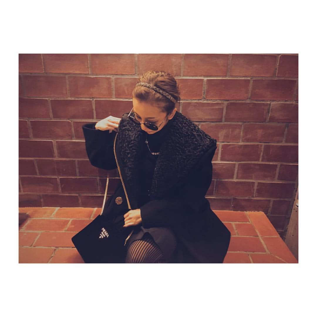 板野友美さんのインスタグラム写真 - (板野友美Instagram)「👗👠 #coat #miumiu #bag#PRADA」12月7日 18時20分 - tomo.i_0703