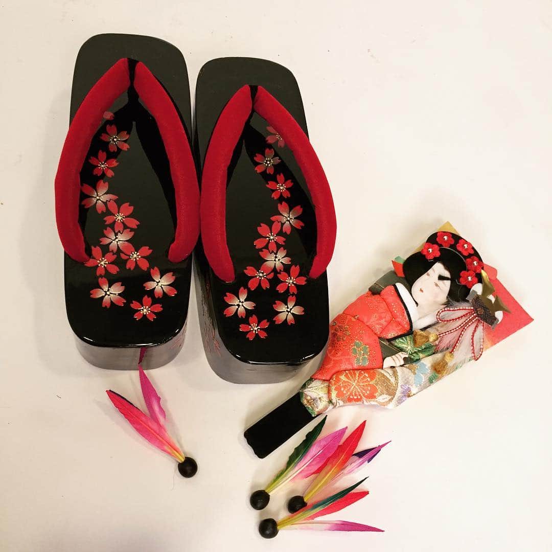 LiSAさんのインスタグラム写真 - (LiSAInstagram)「Items for Japanese New Year. #GETA #HAGOiTA」12月8日 16時40分 - xlisa_olivex
