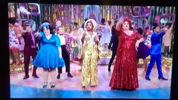 彩星りおんのインスタグラム：「I wish I could sing like her...😝 ちょっぴりお裾分けします❣️ #hairspraylive #hairspray #nbc #onTV #musical #newyork #kristinchenoweth #arianagrande #Jenniferhudson #harveyfierstein #dovecameron  #youcantstopthebeat  #毎年恒例 #生放送 #ミュージカル 今年は #ヘアスプレー #クリスティンチェノウェス  #ジェニファーハドソン #ハーヴェイファイアスタイン  #アリアナグランデ #ニューヨーク」