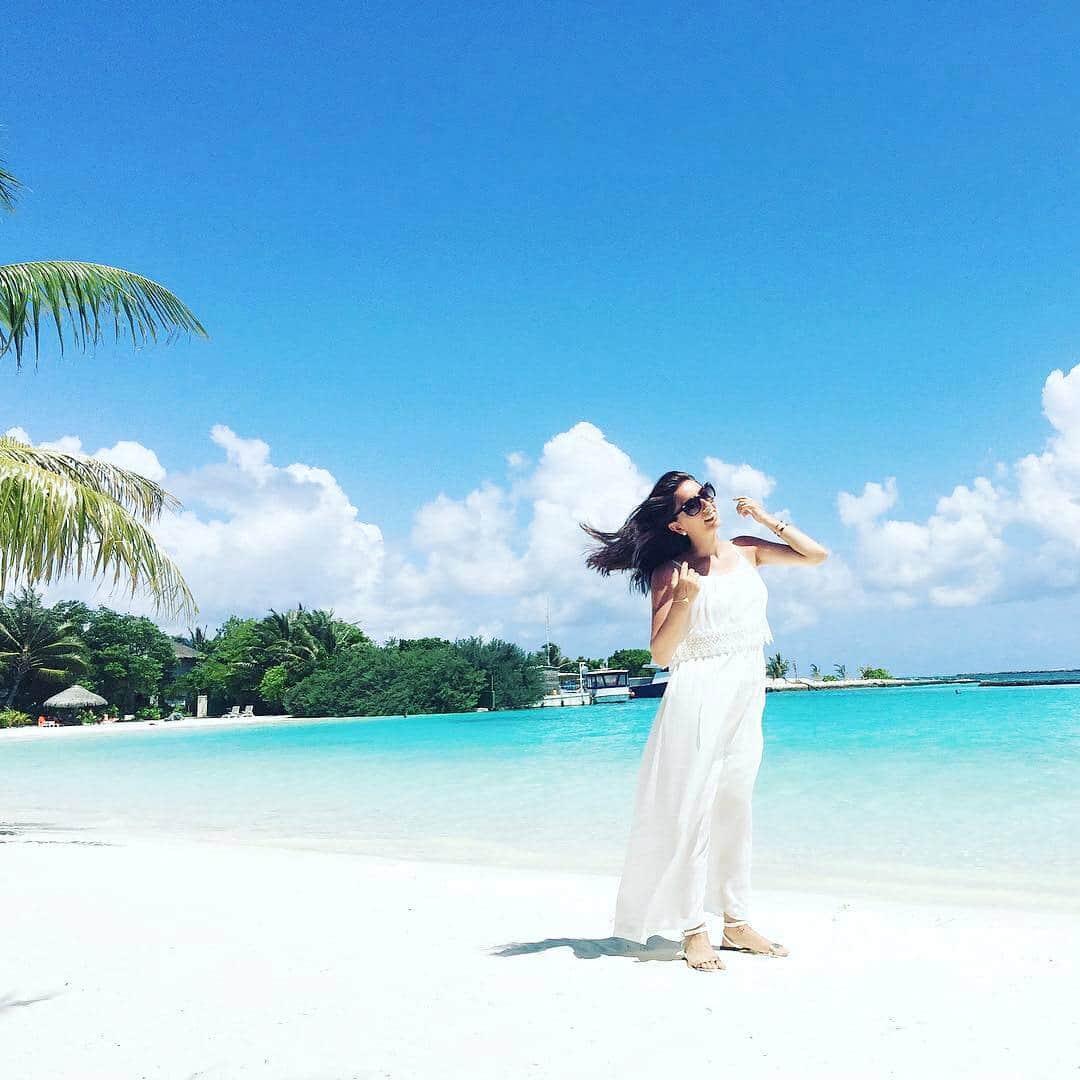 Maldivesさんのインスタグラム写真 - (MaldivesInstagram)「The Maldives Island - Sheraton Full Moon Island Resort & Spa  #Maldives  Photo @zgklc  #beautifulhotels #dreamy #honeymoon #vacations #islandgirl #beaches #magical #earthpix #finditliveit #ig_worldphoto #wearetravelgirls #instatravel #sweet #nature #ig_photostars #instazoom #oceanlife #tropical #goal #paradise #life #palmtrees #islandvibe #instalove #旅 #海 #旅行」12月8日 18時32分 - omaldives