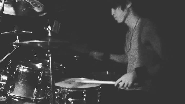 のインスタグラム：「やっぱり速いテンポが好き。  #drummer  #sakaedrums」