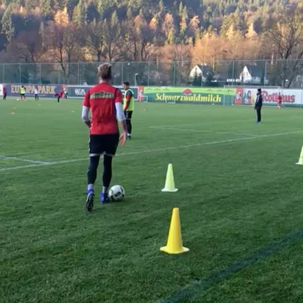 マクシミリアン・フィリップのインスタグラム：「Good feeling 🙌🏼🙏🏼⚽️ #training#scf#nike#mp26」