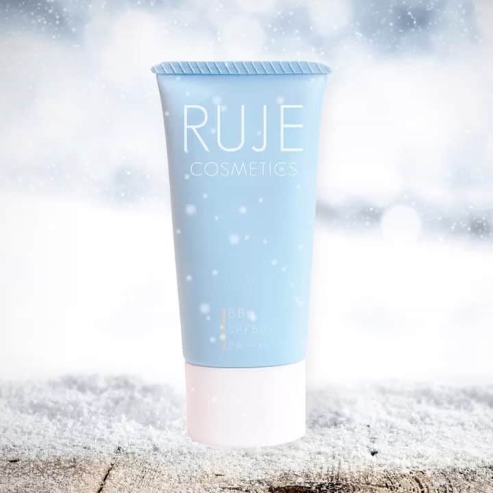 RUJE COSMETICSのインスタグラム：「【WINTER SEASON】 冬の透明肌へ。 保湿・美容液効果はもちろん、素肌のようなベースメーク仕上がりに。  乾燥に負けない素肌ベールをまとい、この冬を楽しもう♪  #RUJE #ルジェ #sunshine #beach #fitgirl #美肌 #BBクリーム #ベースメイク #bluesky #madeinjapan」